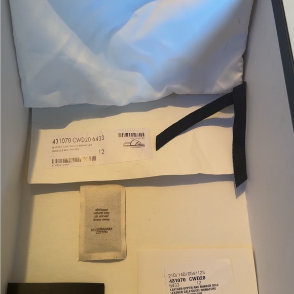 100% authentic Gucci Men’s Red Leather Embossed Slide Sandals with Black Footbed - Picture 5 of 7